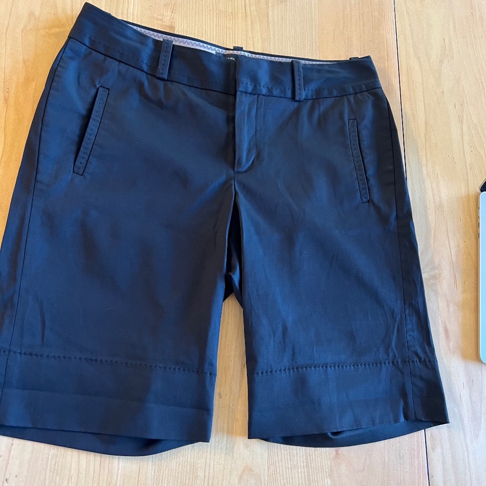 Women's Banana Republic Martin Fit stretch shorts - Size 6